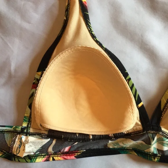 Lovely black and green bikini top by Catalina! - Picture 8 of 16